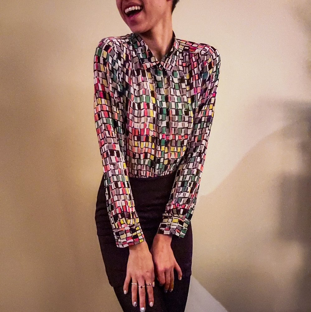 Buttoned shirt. - Picture 5 of 6